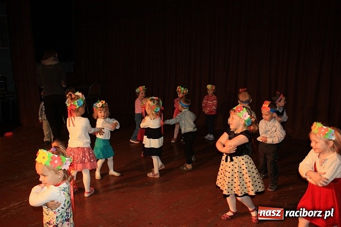 Zdjęcie w galerii na portalu naszraciborz.pl: 14. Gminny Przegląd Zespoł&oacute;w Artystycznych w Krzanowicach wiadomości z regionu