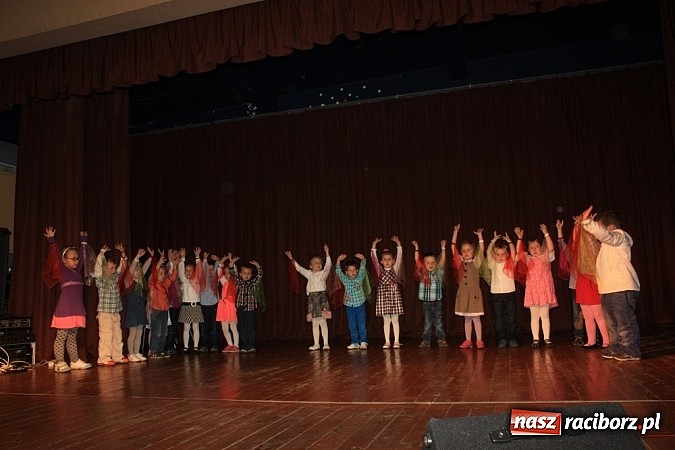 Zdjęcie w galerii na portalu naszraciborz.pl: 14. Gminny Przegląd Zespoł&oacute;w Artystycznych w Krzanowicach wiadomości z regionu
