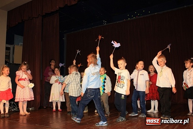 Zdjęcie w galerii na portalu naszraciborz.pl: 14. Gminny Przegląd Zespoł&oacute;w Artystycznych w Krzanowicach wiadomości z regionu