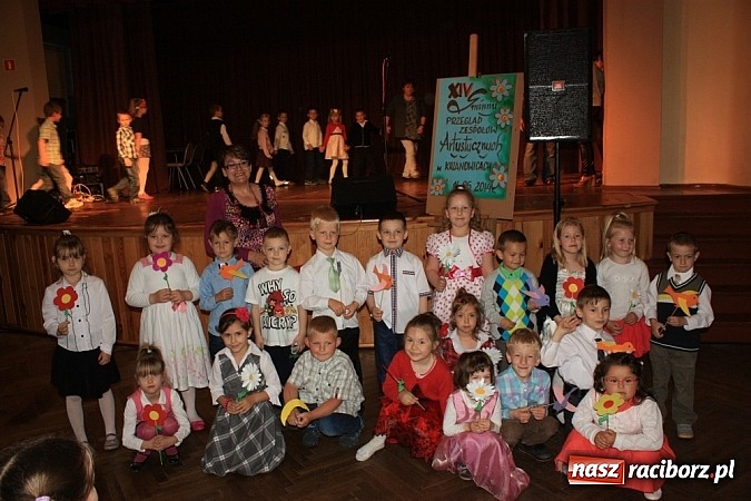 Zdjęcie w galerii na portalu naszraciborz.pl: 14. Gminny Przegląd Zespoł&oacute;w Artystycznych w Krzanowicach wiadomości z regionu