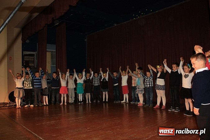 Zdjęcie w galerii na portalu naszraciborz.pl: 14. Gminny Przegląd Zespoł&oacute;w Artystycznych w Krzanowicach wiadomości z regionu