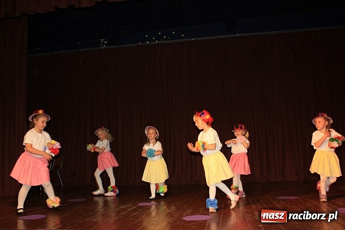 Zdjęcie w galerii na portalu naszraciborz.pl: 14. Gminny Przegląd Zespoł&oacute;w Artystycznych w Krzanowicach wiadomości z regionu