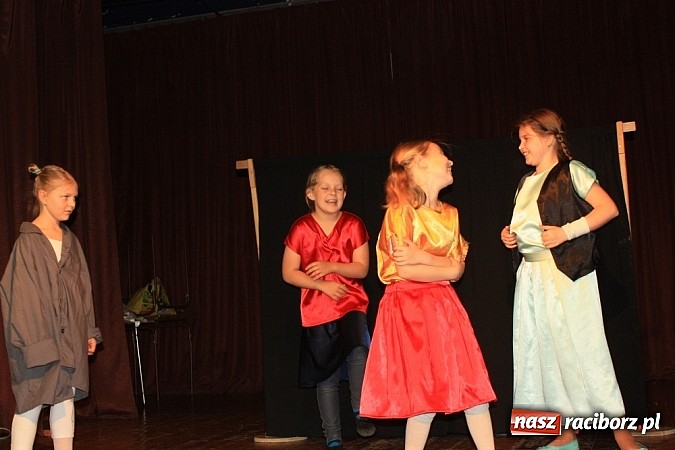 Zdjęcie w galerii na portalu naszraciborz.pl: 14. Gminny Przegląd Zespoł&oacute;w Artystycznych w Krzanowicach wiadomości z regionu