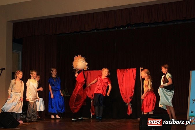 Zdjęcie w galerii na portalu naszraciborz.pl: 14. Gminny Przegląd Zespoł&oacute;w Artystycznych w Krzanowicach wiadomości z regionu