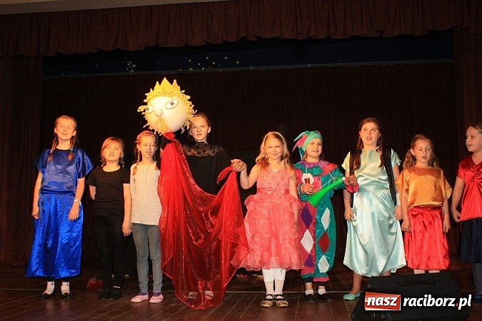 Zdjęcie w galerii na portalu naszraciborz.pl: 14. Gminny Przegląd Zespoł&oacute;w Artystycznych w Krzanowicach wiadomości z regionu