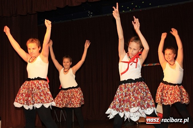 Zdjęcie w galerii na portalu naszraciborz.pl: 14. Gminny Przegląd Zespoł&oacute;w Artystycznych w Krzanowicach wiadomości z regionu