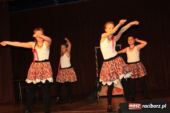 Zdjęcie w galerii na portalu naszraciborz.pl: 14. Gminny Przegląd Zespoł&oacute;w Artystycznych w Krzanowicach wiadomości z regionu