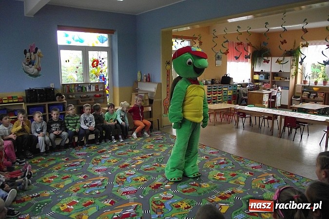 Zdjęcie w galerii na portalu naszraciborz.pl: Franklin odwiedził przedszkolaków w Studziennej  wiadomości z regionu