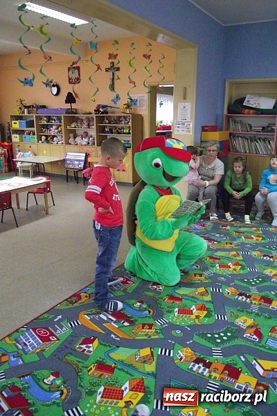 Zdjęcie w galerii na portalu naszraciborz.pl: Franklin odwiedził przedszkolaków w Studziennej  wiadomości z regionu