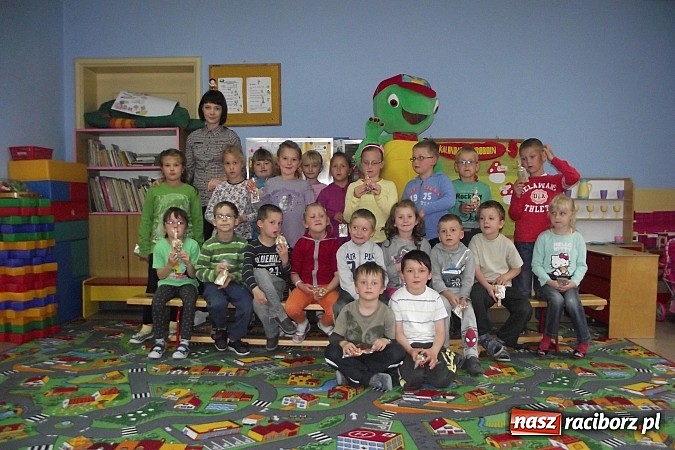 Zdjęcie w galerii na portalu naszraciborz.pl: Franklin odwiedził przedszkolaków w Studziennej  wiadomości z regionu