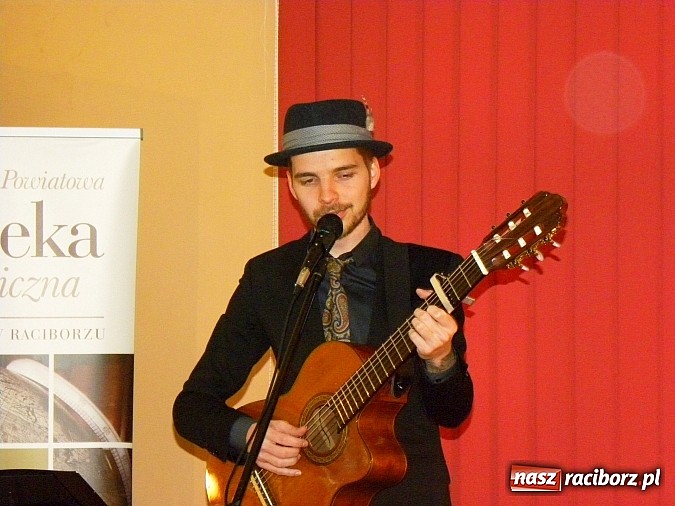 Zdjęcie w galerii na portalu naszraciborz.pl: Okudżawa według Kuby Blokesza wiadomości z regionu