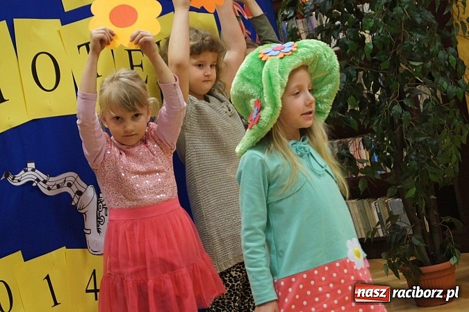 Zdjęcie w galerii na portalu naszraciborz.pl: Rozśpiewane przedszkolaki w bibliotece w Nędzy wiadomości z regionu