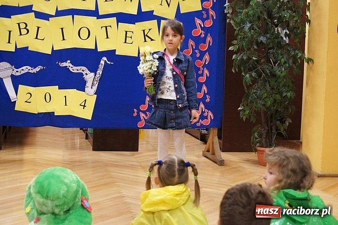 Zdjęcie w galerii na portalu naszraciborz.pl: Rozśpiewane przedszkolaki w bibliotece w Nędzy wiadomości z regionu