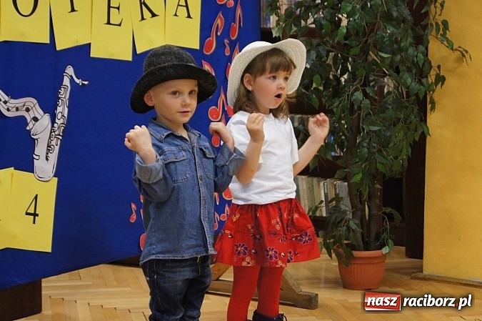 Zdjęcie w galerii na portalu naszraciborz.pl: Rozśpiewane przedszkolaki w bibliotece w Nędzy wiadomości z regionu