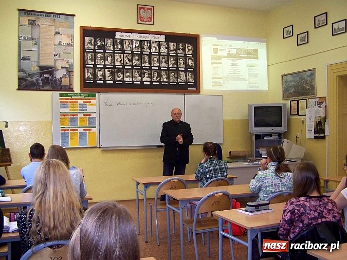 Zdjęcie w galerii na portalu naszraciborz.pl: Rada Miasta Raciborza bez tajemnic dla gimnazjalistów wiadomości z regionu