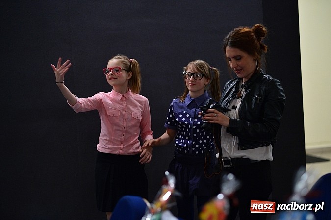 Zdjęcie w galerii na portalu naszraciborz.pl: SP 15 obchodzi dziś 30. urodziny! Casting na Sobieskiego dla gości solenizantki wiadomości z regionu