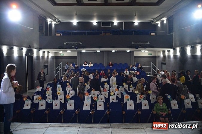 Zdjęcie w galerii na portalu naszraciborz.pl: SP 15 obchodzi dziś 30. urodziny! Casting na Sobieskiego dla gości solenizantki wiadomości z regionu