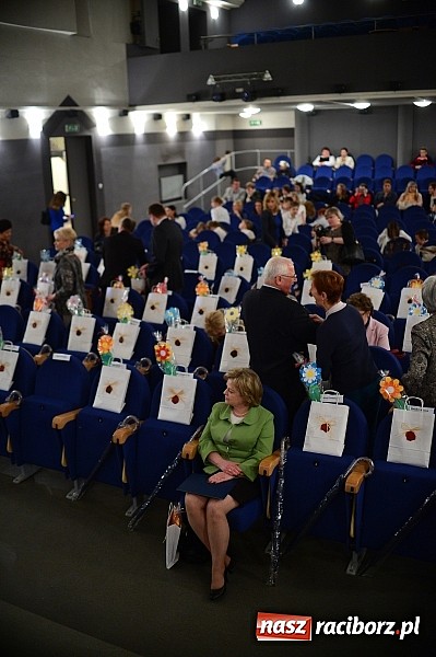 Zdjęcie w galerii na portalu naszraciborz.pl: SP 15 obchodzi dziś 30. urodziny! Casting na Sobieskiego dla gości solenizantki wiadomości z regionu