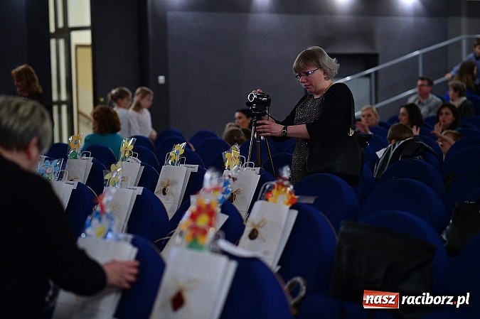 Zdjęcie w galerii na portalu naszraciborz.pl: SP 15 obchodzi dziś 30. urodziny! Casting na Sobieskiego dla gości solenizantki wiadomości z regionu