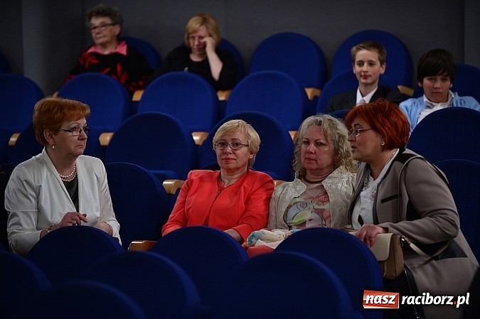 Zdjęcie w galerii na portalu naszraciborz.pl: SP 15 obchodzi dziś 30. urodziny! Casting na Sobieskiego dla gości solenizantki wiadomości z regionu