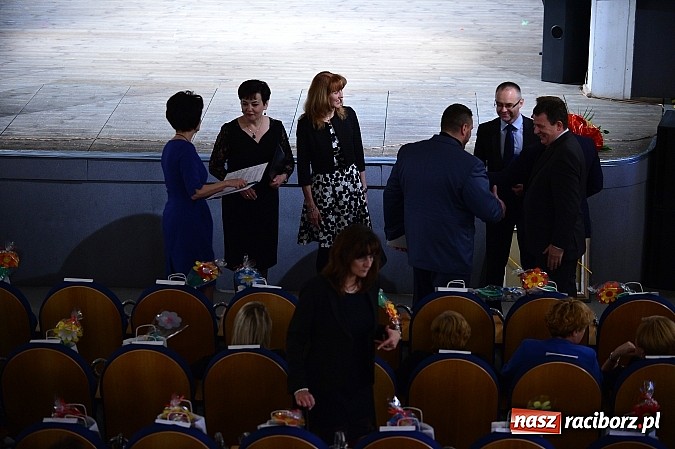 Zdjęcie w galerii na portalu naszraciborz.pl: SP 15 obchodzi dziś 30. urodziny! Casting na Sobieskiego dla gości solenizantki wiadomości z regionu