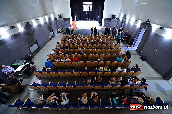 Zdjęcie w galerii na portalu naszraciborz.pl: SP 15 obchodzi dziś 30. urodziny! Casting na Sobieskiego dla gości solenizantki wiadomości z regionu