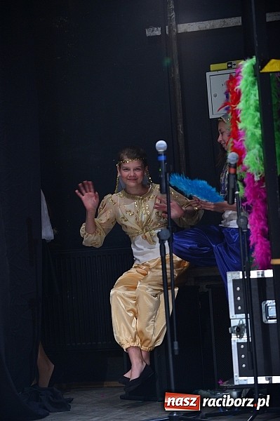 Zdjęcie w galerii na portalu naszraciborz.pl: SP 15 obchodzi dziś 30. urodziny! Casting na Sobieskiego dla gości solenizantki wiadomości z regionu