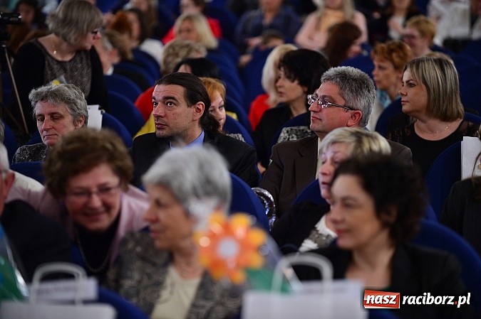 Zdjęcie w galerii na portalu naszraciborz.pl: SP 15 obchodzi dziś 30. urodziny! Casting na Sobieskiego dla gości solenizantki wiadomości z regionu