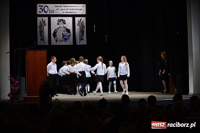Zdjęcie w galerii na portalu naszraciborz.pl: SP 15 obchodzi dziś 30. urodziny! Casting na Sobieskiego dla gości solenizantki wiadomości z regionu