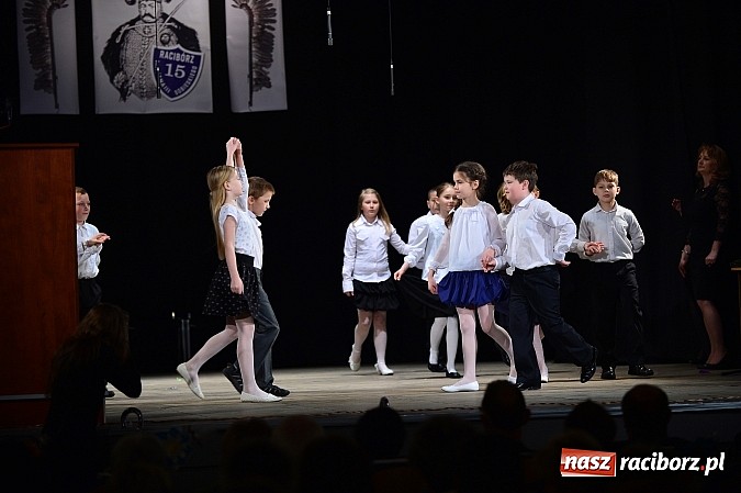 Zdjęcie w galerii na portalu naszraciborz.pl: SP 15 obchodzi dziś 30. urodziny! Casting na Sobieskiego dla gości solenizantki wiadomości z regionu