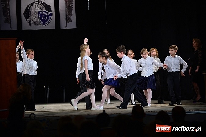 Zdjęcie w galerii na portalu naszraciborz.pl: SP 15 obchodzi dziś 30. urodziny! Casting na Sobieskiego dla gości solenizantki wiadomości z regionu