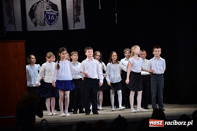 Zdjęcie w galerii na portalu naszraciborz.pl: SP 15 obchodzi dziś 30. urodziny! Casting na Sobieskiego dla gości solenizantki wiadomości z regionu