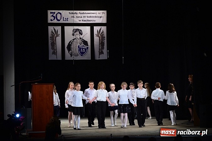 Zdjęcie w galerii na portalu naszraciborz.pl: SP 15 obchodzi dziś 30. urodziny! Casting na Sobieskiego dla gości solenizantki wiadomości z regionu