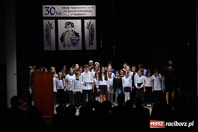 Zdjęcie w galerii na portalu naszraciborz.pl: SP 15 obchodzi dziś 30. urodziny! Casting na Sobieskiego dla gości solenizantki wiadomości z regionu