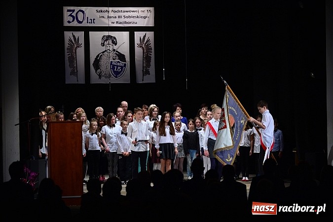 Zdjęcie w galerii na portalu naszraciborz.pl: SP 15 obchodzi dziś 30. urodziny! Casting na Sobieskiego dla gości solenizantki wiadomości z regionu