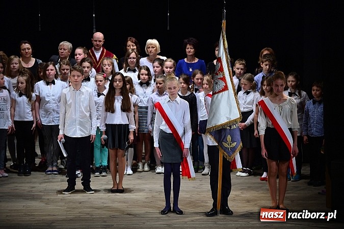 Zdjęcie w galerii na portalu naszraciborz.pl: SP 15 obchodzi dziś 30. urodziny! Casting na Sobieskiego dla gości solenizantki wiadomości z regionu