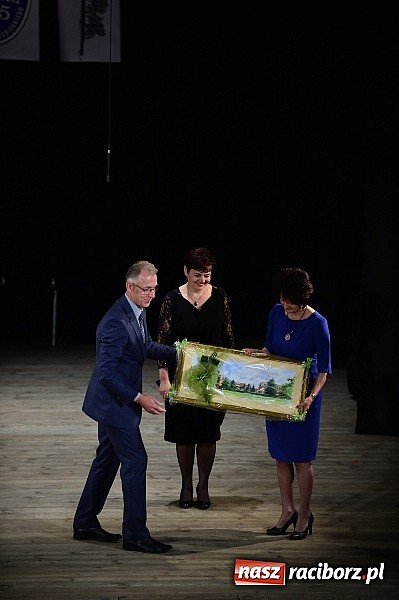 Zdjęcie w galerii na portalu naszraciborz.pl: SP 15 obchodzi dziś 30. urodziny! Casting na Sobieskiego dla gości solenizantki wiadomości z regionu