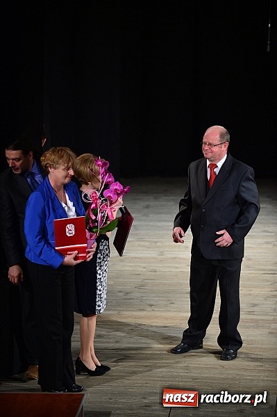 Zdjęcie w galerii na portalu naszraciborz.pl: SP 15 obchodzi dziś 30. urodziny! Casting na Sobieskiego dla gości solenizantki wiadomości z regionu