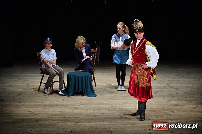 Zdjęcie w galerii na portalu naszraciborz.pl: SP 15 obchodzi dziś 30. urodziny! Casting na Sobieskiego dla gości solenizantki wiadomości z regionu