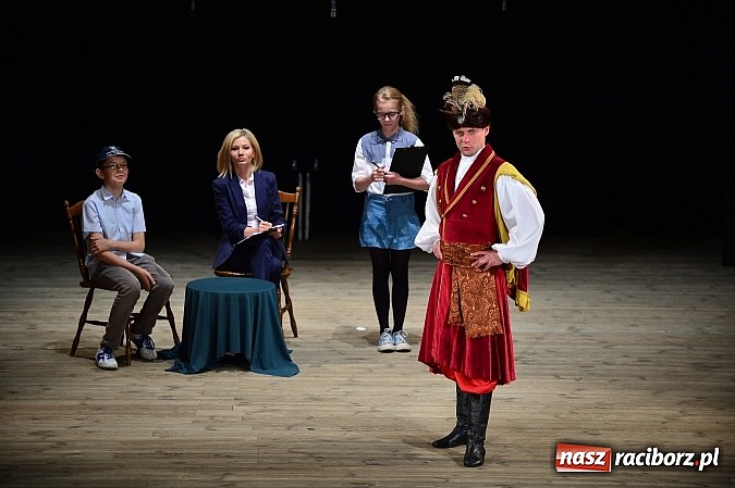 Zdjęcie w galerii na portalu naszraciborz.pl: SP 15 obchodzi dziś 30. urodziny! Casting na Sobieskiego dla gości solenizantki wiadomości z regionu