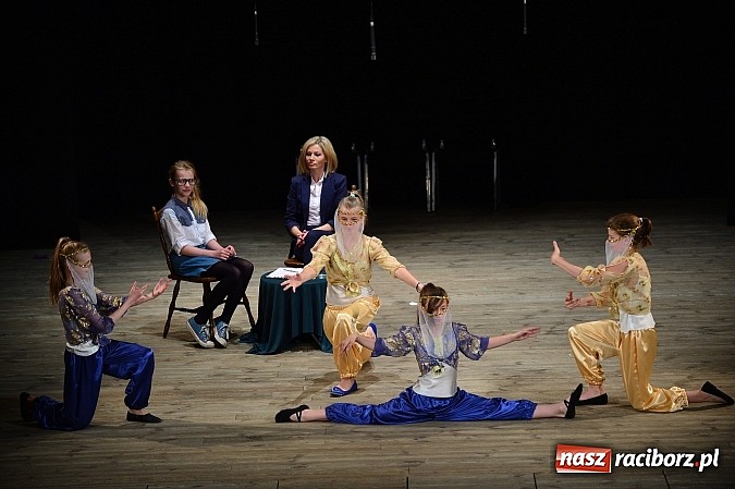 Zdjęcie w galerii na portalu naszraciborz.pl: SP 15 obchodzi dziś 30. urodziny! Casting na Sobieskiego dla gości solenizantki wiadomości z regionu