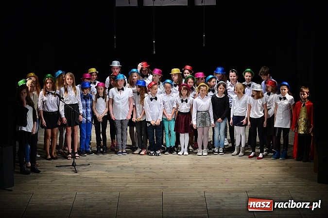 Zdjęcie w galerii na portalu naszraciborz.pl: SP 15 obchodzi dziś 30. urodziny! Casting na Sobieskiego dla gości solenizantki wiadomości z regionu