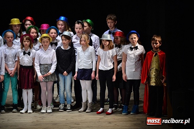 Zdjęcie w galerii na portalu naszraciborz.pl: SP 15 obchodzi dziś 30. urodziny! Casting na Sobieskiego dla gości solenizantki wiadomości z regionu