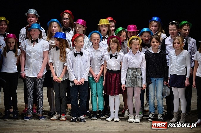 Zdjęcie w galerii na portalu naszraciborz.pl: SP 15 obchodzi dziś 30. urodziny! Casting na Sobieskiego dla gości solenizantki wiadomości z regionu