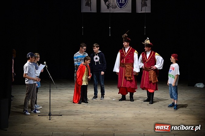 Zdjęcie w galerii na portalu naszraciborz.pl: SP 15 obchodzi dziś 30. urodziny! Casting na Sobieskiego dla gości solenizantki wiadomości z regionu