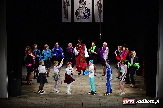 Zdjęcie w galerii na portalu naszraciborz.pl: SP 15 obchodzi dziś 30. urodziny! Casting na Sobieskiego dla gości solenizantki wiadomości z regionu