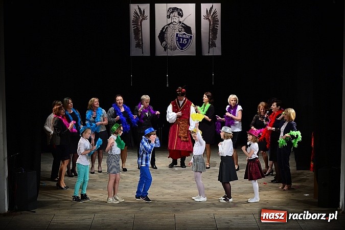 Zdjęcie w galerii na portalu naszraciborz.pl: SP 15 obchodzi dziś 30. urodziny! Casting na Sobieskiego dla gości solenizantki wiadomości z regionu