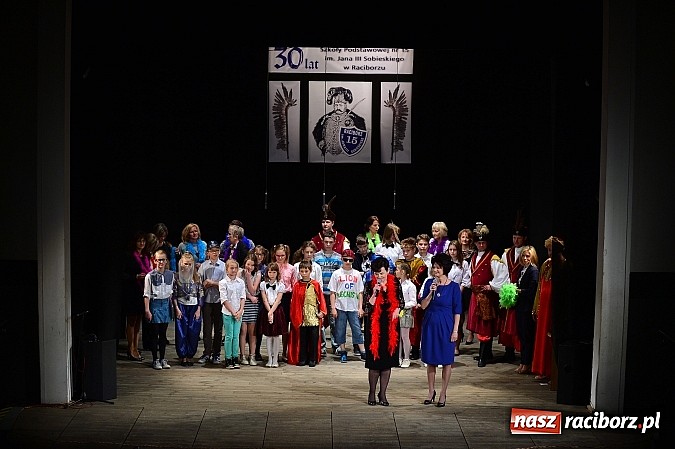 Zdjęcie w galerii na portalu naszraciborz.pl: SP 15 obchodzi dziś 30. urodziny! Casting na Sobieskiego dla gości solenizantki wiadomości z regionu