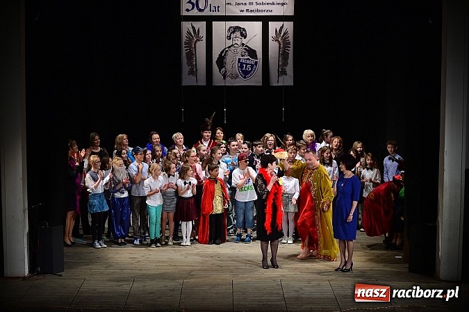 Zdjęcie w galerii na portalu naszraciborz.pl: SP 15 obchodzi dziś 30. urodziny! Casting na Sobieskiego dla gości solenizantki wiadomości z regionu
