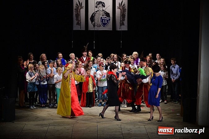 Zdjęcie w galerii na portalu naszraciborz.pl: SP 15 obchodzi dziś 30. urodziny! Casting na Sobieskiego dla gości solenizantki wiadomości z regionu